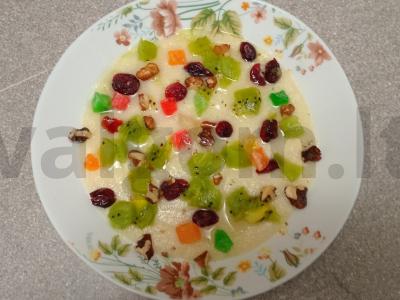 Manų košė su cukranendrių cukrumi, kokosų aliejumi, džiovintomis spanguolėmis, cukatais, kiviais ir graikiniais riešutais Žingsnis 9