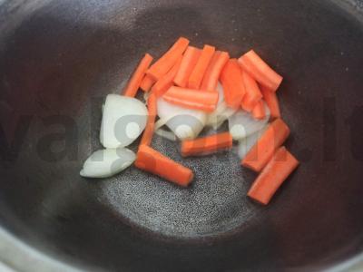 Kvapnus plovas su vištiena katile Žingsnis 2