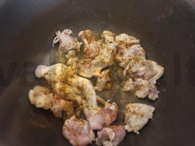 Kvapnus plovas su vištiena katile Žingsnis 5