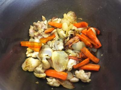 Kvapnus plovas su vištiena katile Žingsnis 6