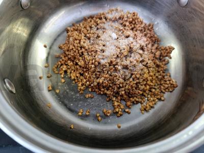 Grikių košė su faršu pomidoruose Žingsnis 1