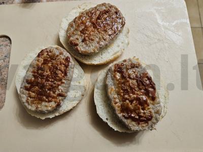 Namų burgeris su grybų padažu Žingsnis 2