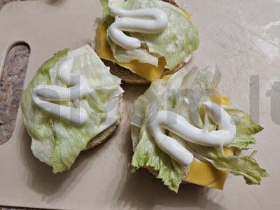 Namų burgeris su grybų padažu Žingsnis 3