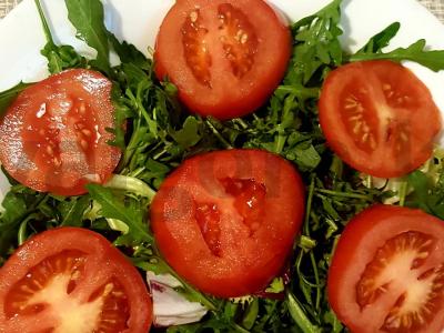 Rukolos salotos su pomidorais ir burata Žingsnis 2