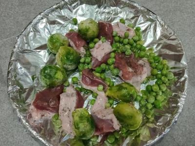 Anties krūtinėlė su Briuselio kopūstais ir kuskusu Žingsnis 6