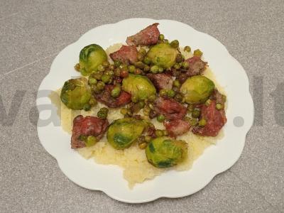 Anties krūtinėlė su Briuselio kopūstais ir kuskusu pagrindine nuotrauka