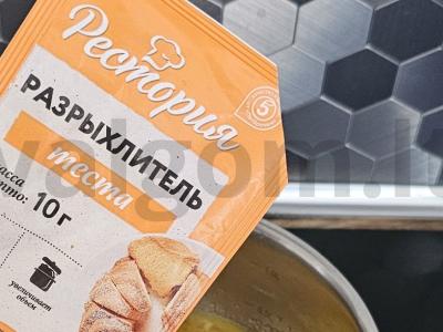 Medovikas su virintu kondensuotu pienu ir avietėmis Žingsnis 1