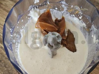 Medovikas su virintu kondensuotu pienu ir avietėmis Žingsnis 5