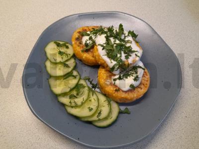 Sūdyti varškėčiai su pipirais pagrindine nuotrauka