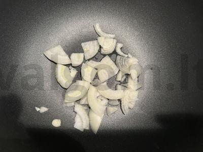 Lašiša grietinės padaže su pomidorais Žingsnis 1