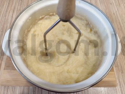 Kystybė su bulvių koše ir konservuotais žirneliais Žingsnis 1