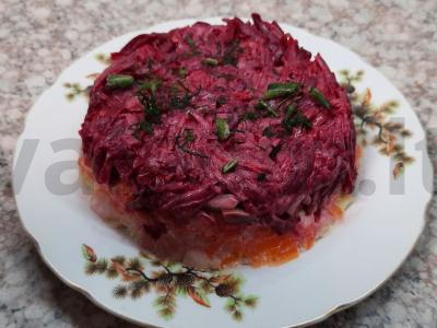 Silkė po šubomis su raudona žuvimi pagrindine nuotrauka