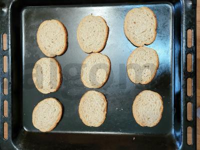 Užkandžių sumuštiniai su pomidorais ir baziliku Žingsnis 1