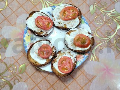 Užkandžių sumuštiniai su pomidorais ir baziliku Žingsnis 3