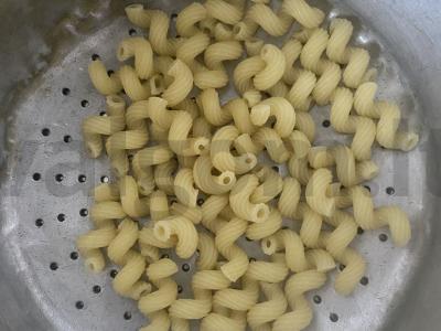 Makaronai su kiaušiniu ir pomidoru keptuvėje Žingsnis 2