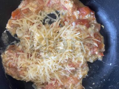 Makaronai su kiaušiniu ir pomidoru keptuvėje Žingsnis 10