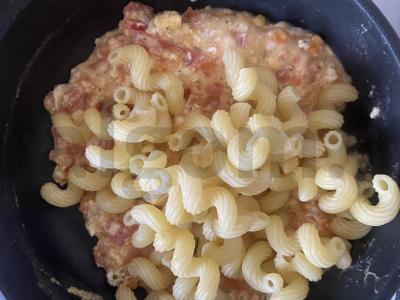 Makaronai su kiaušiniu ir pomidoru keptuvėje Žingsnis 12