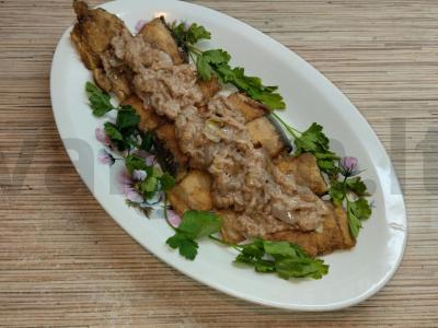 Lašiša su riešutų padažu pagrindine nuotrauka