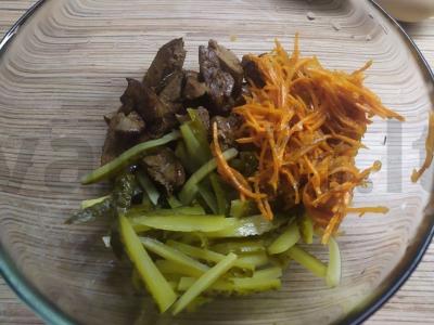 Kepenėlių ir korėjietiškų morkų salotas Žingsnis 3