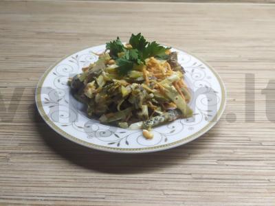 Kepenėlių ir korėjietiškų morkų salotas pagrindine nuotrauka