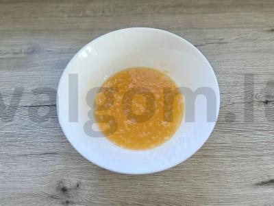 Varškės pyragas su juodųjų serbentų uogomis Žingsnis 1