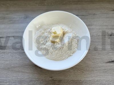 Varškės pyragas su juodųjų serbentų uogomis Žingsnis 2