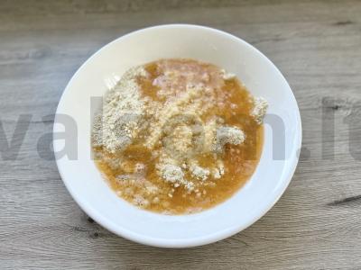 Varškės pyragas su juodųjų serbentų uogomis Žingsnis 4