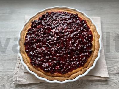 Varškės pyragas su juodųjų serbentų uogomis pagrindine nuotrauka