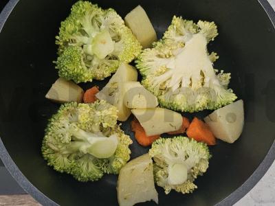 Kreminė brokolių sriuba su grietinėlėmis Žingsnis 2