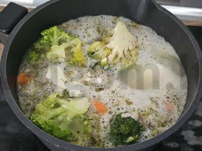 Kreminė brokolių sriuba su grietinėlėmis Žingsnis 6