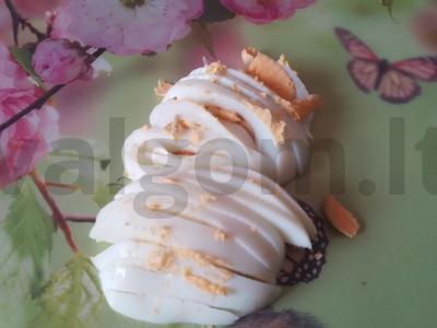 Salotos su morkomis, agurkais, paprika ir kiaušiniu Žingsnis 4