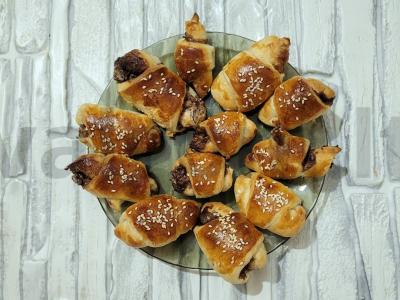 Kruasanai su šokoladiniu-pieno kremu pagrindine nuotrauka