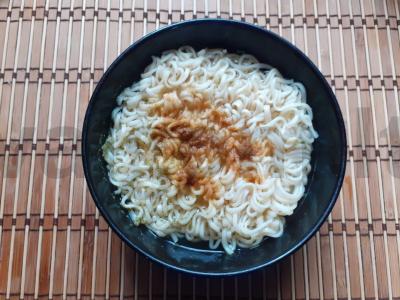 Aštrus makaronai su terijaki padažu ir kiaušiniu Žingsnis 1