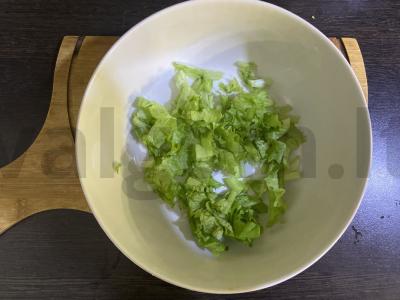 Lengvas vasaros salotas su varškės sūriu ir terijaki padažu Žingsnis 2