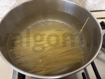 Spagečiai su vištienos krūtinėlėmis sūrio padaže Žingsnis 2