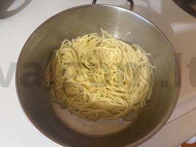 Spagečiai su vištienos krūtinėlėmis sūrio padaže Žingsnis 6