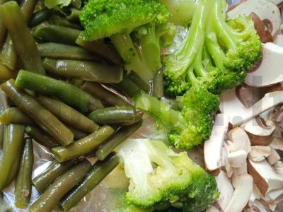 Lašiša, kepta su žaliąja pupelių, brokolių, pievagrybių ir itališkais prieskoniais Žingsnis 2