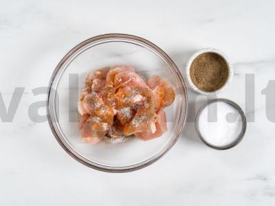 Vištienos krūtinėlė su grybais Žingsnis 2