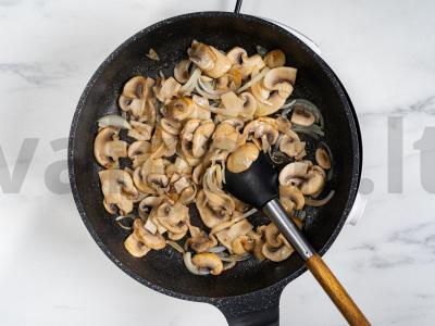 Vištienos krūtinėlė su grybais Žingsnis 5