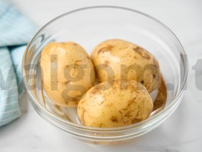 Krosninis bulvės patiekalas mikrobangų krosnelėje Žingsnis 1