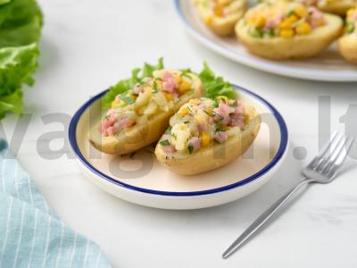 Krosninis bulvės patiekalas mikrobangų krosnelėje pagrindine nuotrauka