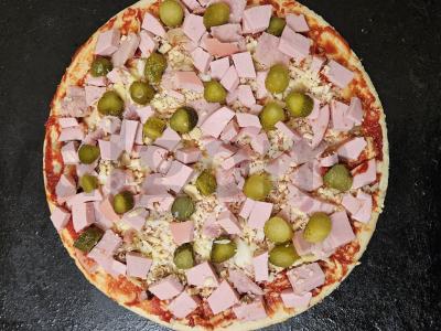 Sultinga pica su marinuotais agurkais Žingsnis 3