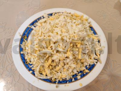 Salotas „Šventė“ su karbonaidu ir džiovintais slyvomis Žingsnis 2