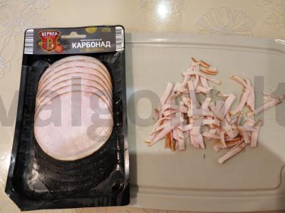 Salotas „Šventė“ su karbonaidu ir džiovintais slyvomis Žingsnis 3