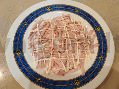 Salotas „Šventė“ su karbonaidu ir džiovintais slyvomis Žingsnis 5