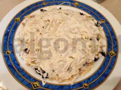 Salotas „Šventė“ su karbonaidu ir džiovintais slyvomis Žingsnis 10