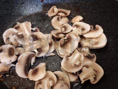 Salotas „Šventė“ su karbonaidu ir džiovintais slyvomis Žingsnis 12