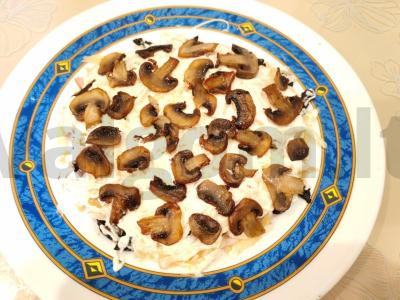 Salotas „Šventė“ su karbonaidu ir džiovintais slyvomis Žingsnis 13