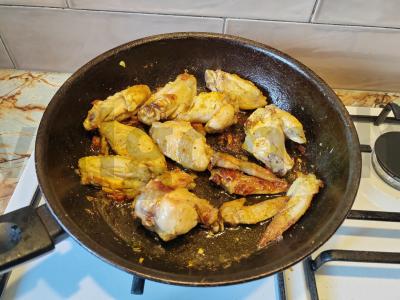 Švelnūs sparneliai grietinėlės padaže Žingsnis 4