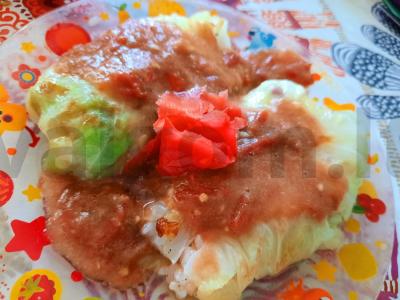 Vegetariški kopūstai su naminiu pomidorų padažu pagrindine nuotrauka